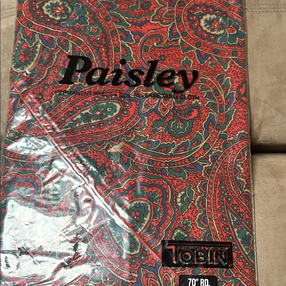 NWT Paisley Tablecloth in Red and Green